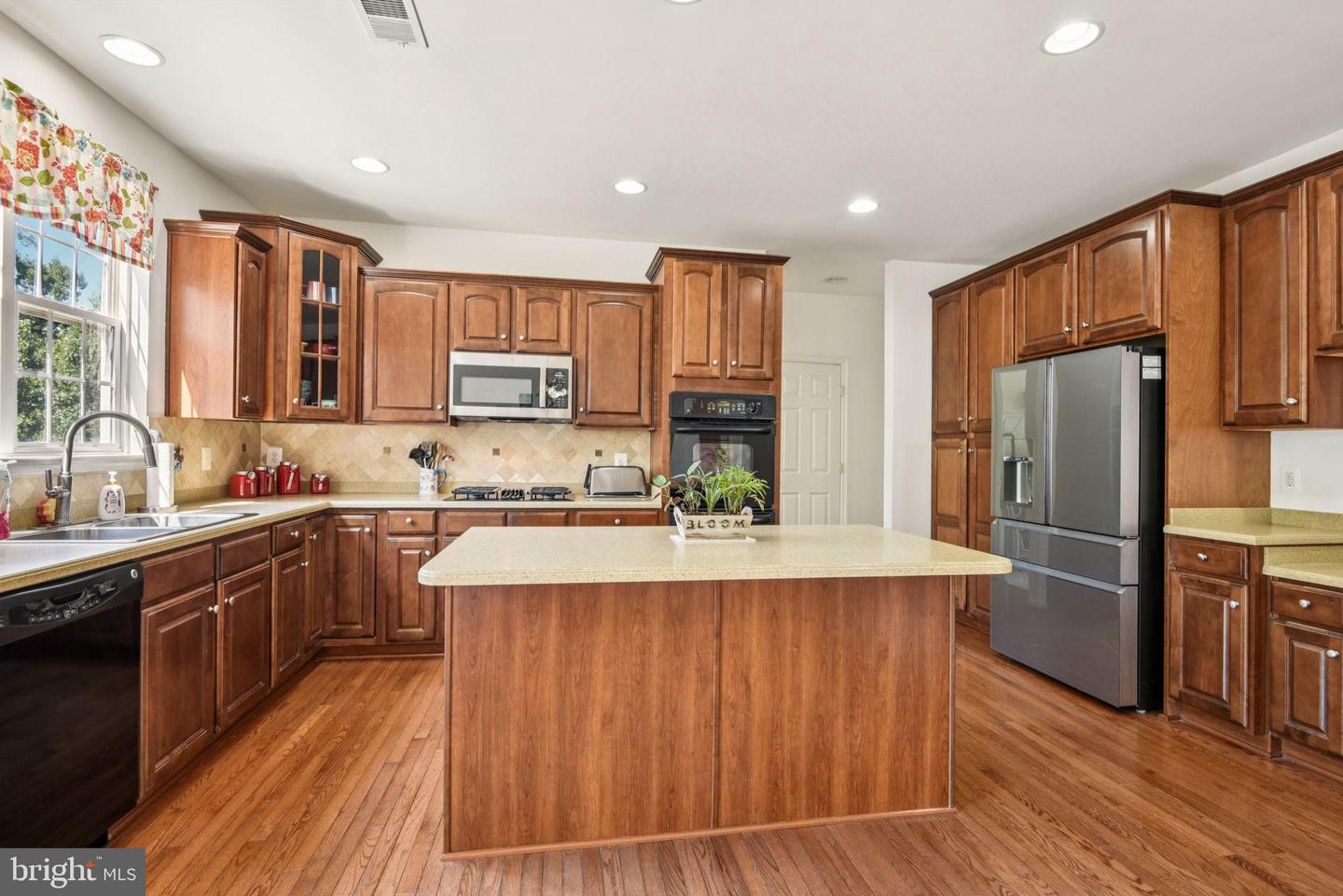 9311 LAUREL OAK DR, FREDERICKSBURG, Virginia 22407, 4 Bedrooms Bedrooms, 8 Rooms Rooms,3 BathroomsBathrooms,Residential,For sale,9311 LAUREL OAK DR,VASP2035238 MLS # VASP2035238