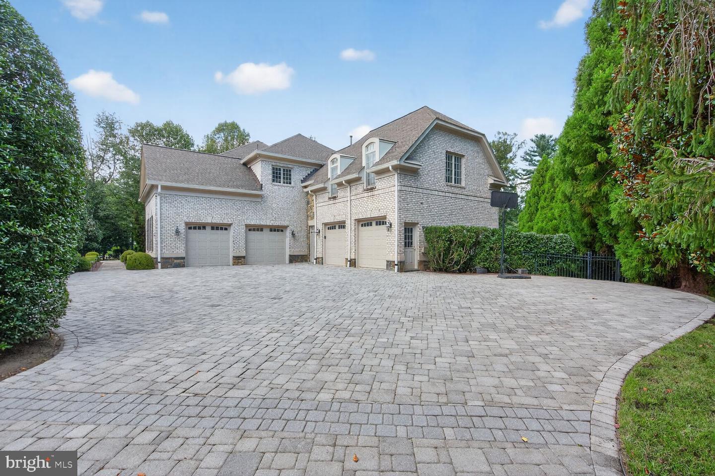 9864 WALKER GLEN CT, GREAT FALLS, Virginia 22066, 7 Bedrooms Bedrooms, ,7 BathroomsBathrooms,Residential,For sale,9864 WALKER GLEN CT,VAFX2260212 MLS # VAFX2260212