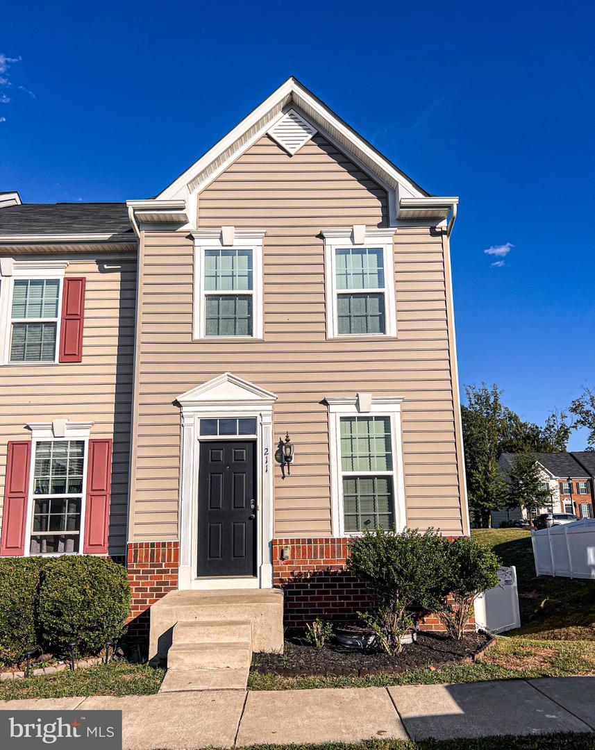 211 STREAMVIEW DR, FREDERICKSBURG, Virginia 22405, 3 Bedrooms Bedrooms, 8 Rooms Rooms,3 BathroomsBathrooms,Residential,For sale,211 STREAMVIEW DR,VAST2041694 MLS # VAST2041694
