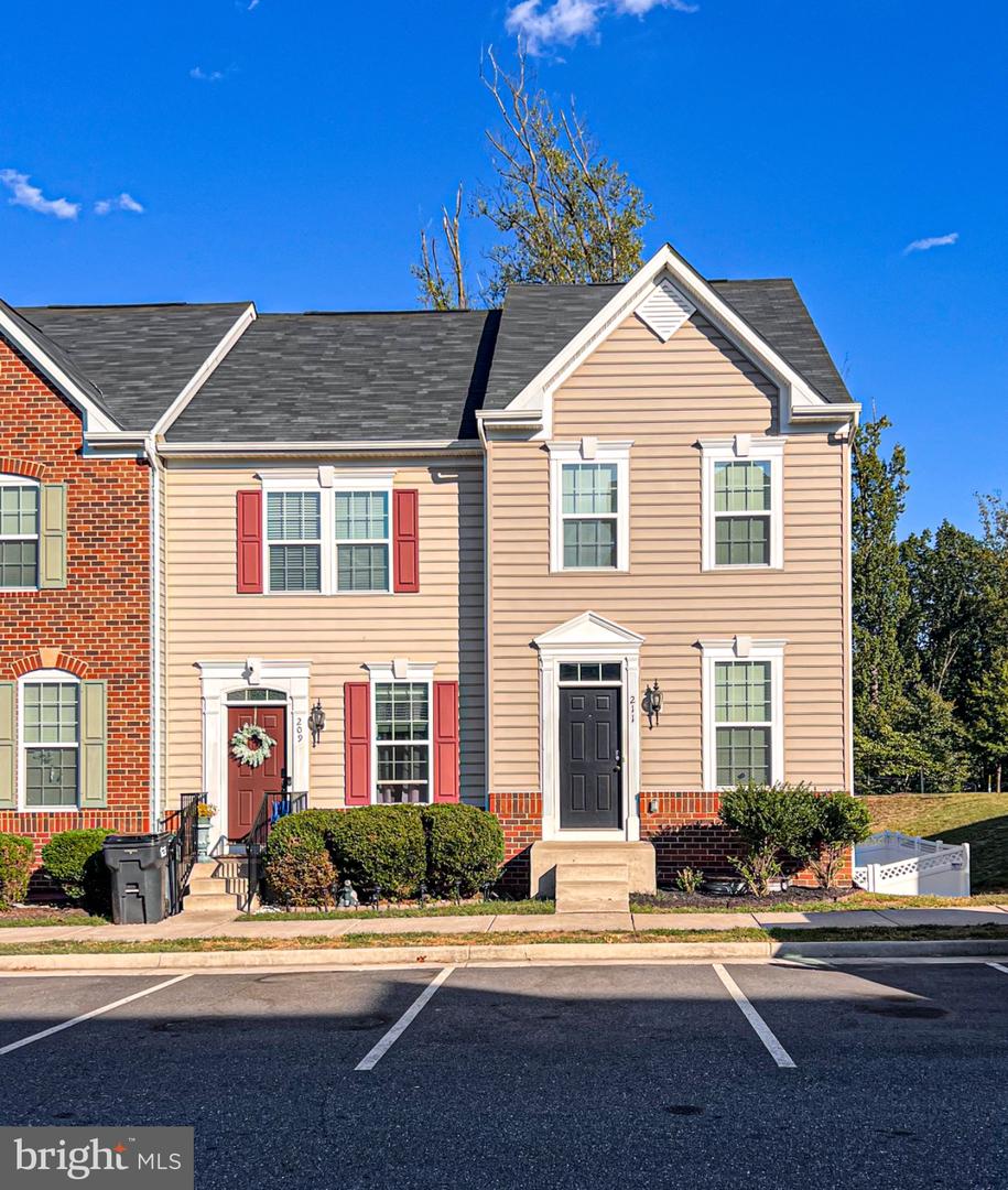 211 STREAMVIEW DR, FREDERICKSBURG, Virginia 22405, 3 Bedrooms Bedrooms, 8 Rooms Rooms,3 BathroomsBathrooms,Residential,For sale,211 STREAMVIEW DR,VAST2041694 MLS # VAST2041694