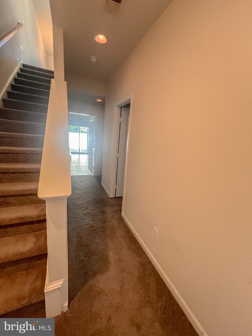211 STREAMVIEW DR, FREDERICKSBURG, Virginia 22405, 3 Bedrooms Bedrooms, 8 Rooms Rooms,3 BathroomsBathrooms,Residential,For sale,211 STREAMVIEW DR,VAST2041694 MLS # VAST2041694