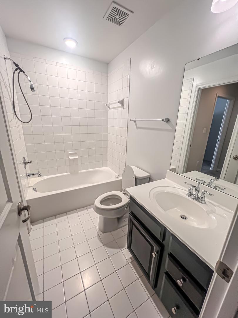 211 STREAMVIEW DR, FREDERICKSBURG, Virginia 22405, 3 Bedrooms Bedrooms, 8 Rooms Rooms,3 BathroomsBathrooms,Residential,For sale,211 STREAMVIEW DR,VAST2041694 MLS # VAST2041694