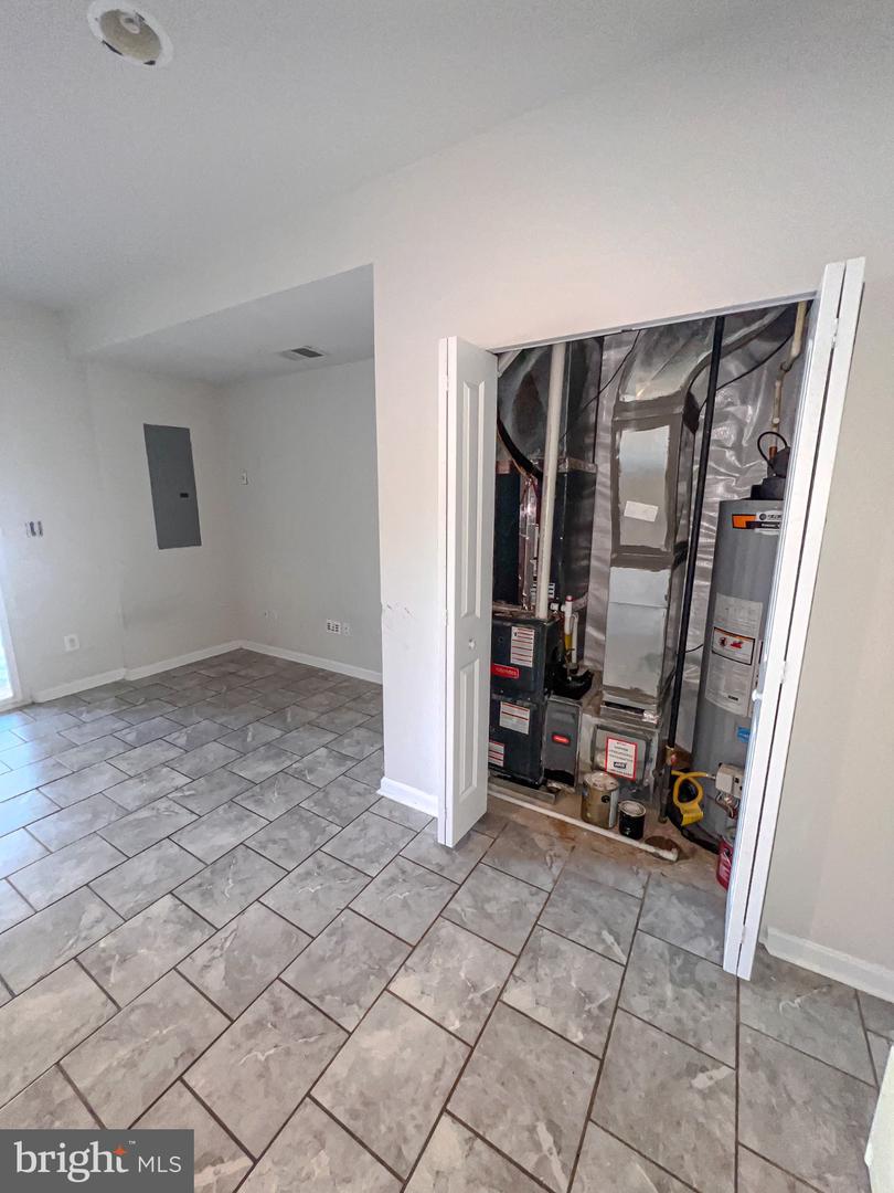 211 STREAMVIEW DR, FREDERICKSBURG, Virginia 22405, 3 Bedrooms Bedrooms, 8 Rooms Rooms,3 BathroomsBathrooms,Residential,For sale,211 STREAMVIEW DR,VAST2041694 MLS # VAST2041694