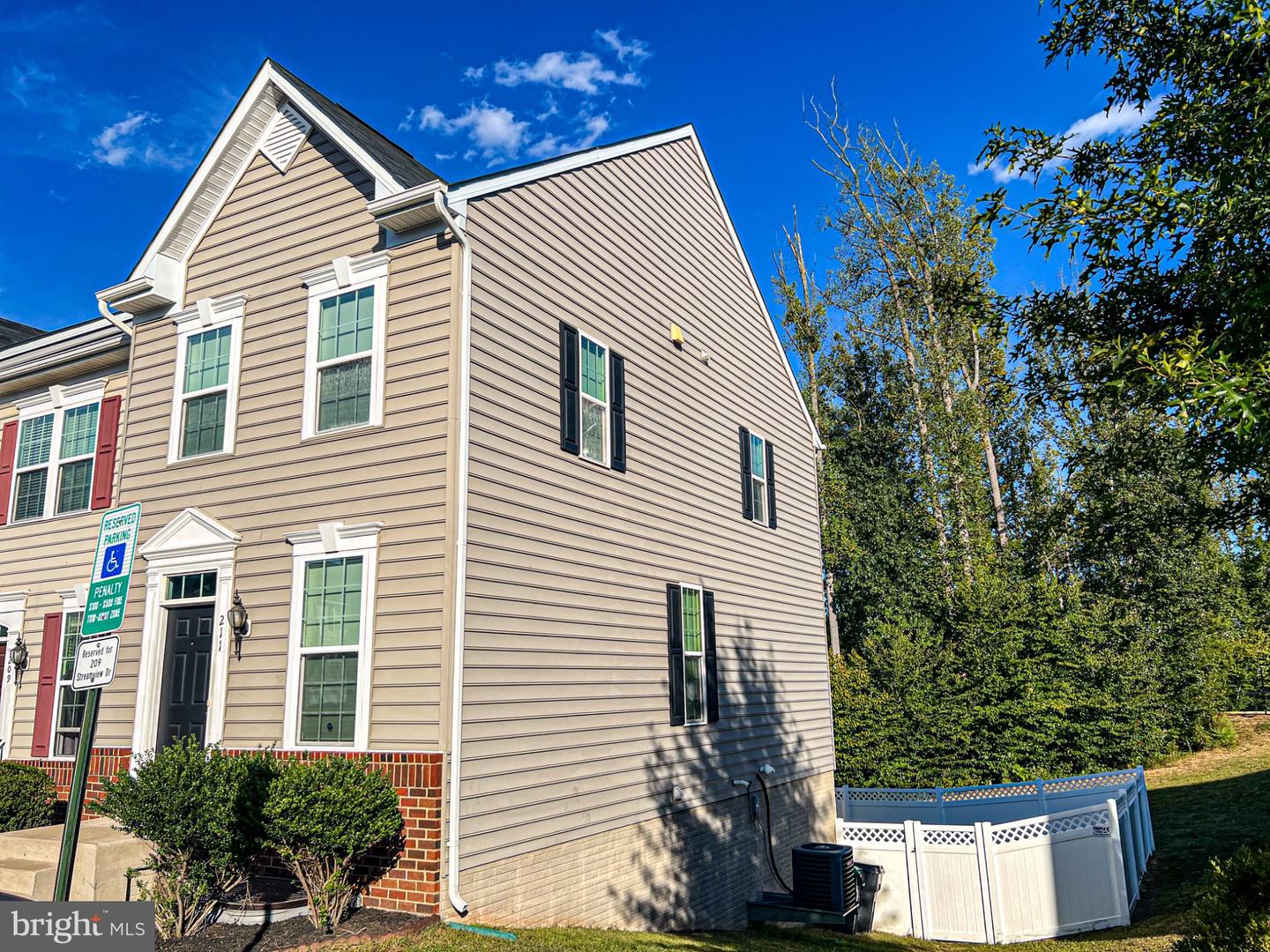211 STREAMVIEW DR, FREDERICKSBURG, Virginia 22405, 3 Bedrooms Bedrooms, 8 Rooms Rooms,3 BathroomsBathrooms,Residential,For sale,211 STREAMVIEW DR,VAST2041694 MLS # VAST2041694