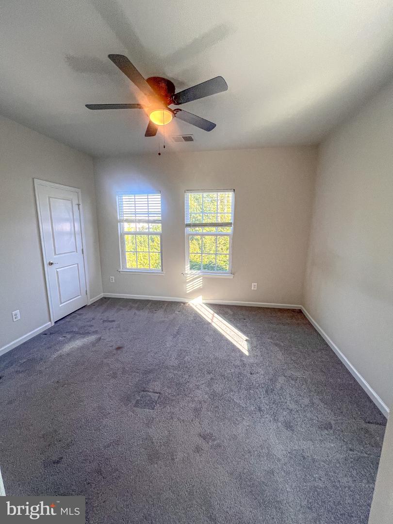 211 STREAMVIEW DR, FREDERICKSBURG, Virginia 22405, 3 Bedrooms Bedrooms, 8 Rooms Rooms,3 BathroomsBathrooms,Residential,For sale,211 STREAMVIEW DR,VAST2041694 MLS # VAST2041694