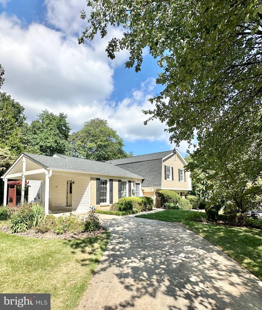 4410 WOODCHUCK CT, ANNANDALE, Virginia 22003, 4 Bedrooms Bedrooms, ,2 BathroomsBathrooms,Residential,For sale,4410 WOODCHUCK CT,VAFX2260994 MLS # VAFX2260994