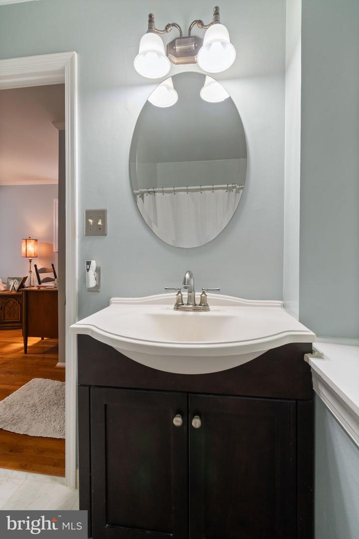 1005 KERGE CT SE, VIENNA, Virginia 22180, 5 Bedrooms Bedrooms, ,3 BathroomsBathrooms,Residential,For sale,1005 KERGE CT SE,VAFX2261324 MLS # VAFX2261324