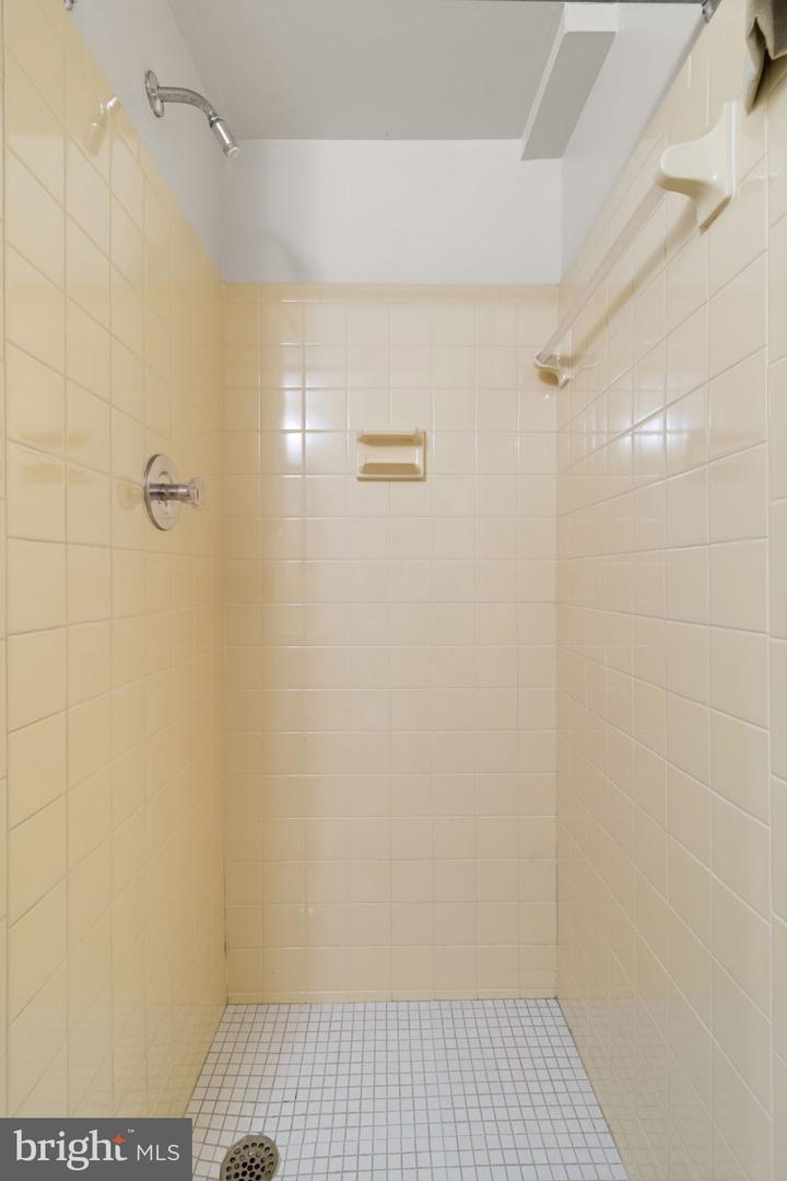 1005 KERGE CT SE, VIENNA, Virginia 22180, 5 Bedrooms Bedrooms, ,3 BathroomsBathrooms,Residential,For sale,1005 KERGE CT SE,VAFX2261324 MLS # VAFX2261324