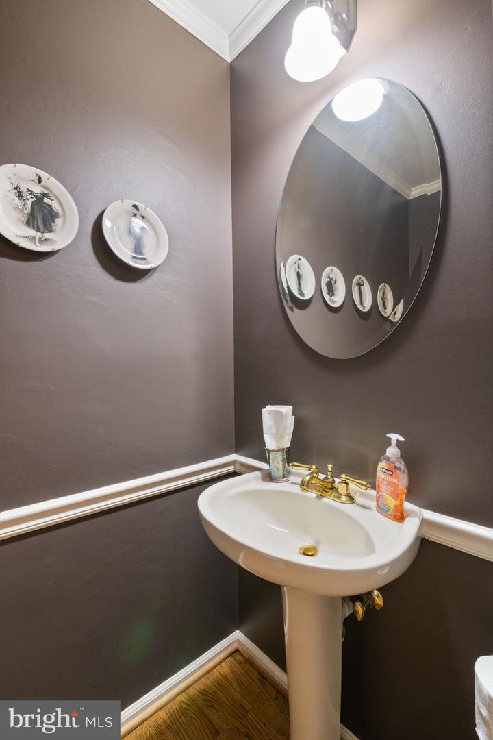 1005 KERGE CT SE, VIENNA, Virginia 22180, 5 Bedrooms Bedrooms, ,3 BathroomsBathrooms,Residential,For sale,1005 KERGE CT SE,VAFX2261324 MLS # VAFX2261324