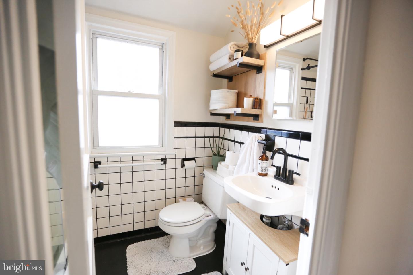 2723 FORT DR, ALEXANDRIA, Virginia 22303, 2 Bedrooms Bedrooms, 3 Rooms Rooms,1 BathroomBathrooms,Residential,For sale,2723 FORT DR,VAFX2261720 MLS # VAFX2261720