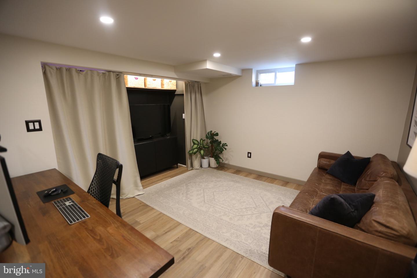 2723 FORT DR, ALEXANDRIA, Virginia 22303, 2 Bedrooms Bedrooms, 3 Rooms Rooms,1 BathroomBathrooms,Residential,For sale,2723 FORT DR,VAFX2261720 MLS # VAFX2261720