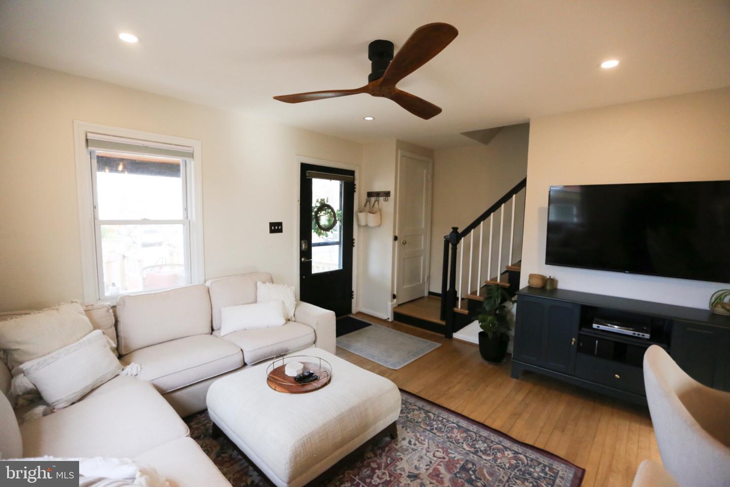 2723 FORT DR, ALEXANDRIA, Virginia 22303, 2 Bedrooms Bedrooms, 3 Rooms Rooms,1 BathroomBathrooms,Residential,For sale,2723 FORT DR,VAFX2261720 MLS # VAFX2261720