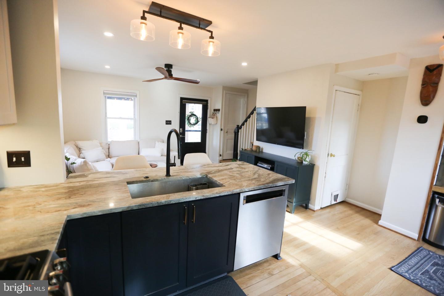 2723 FORT DR, ALEXANDRIA, Virginia 22303, 2 Bedrooms Bedrooms, 3 Rooms Rooms,1 BathroomBathrooms,Residential,For sale,2723 FORT DR,VAFX2261720 MLS # VAFX2261720