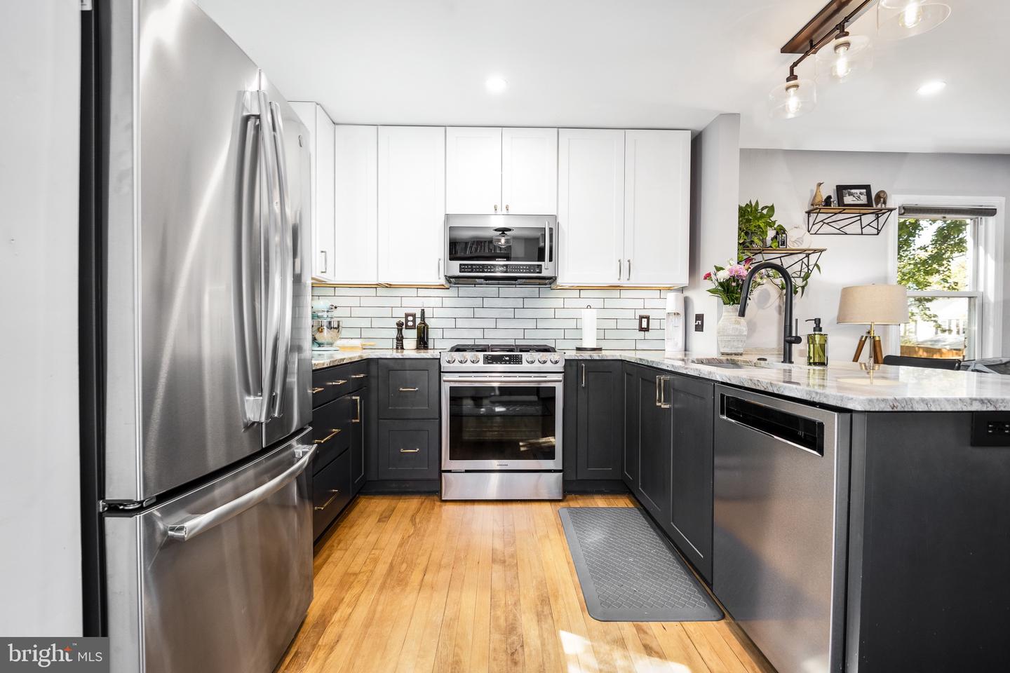 2723 FORT DR, ALEXANDRIA, Virginia 22303, 2 Bedrooms Bedrooms, 3 Rooms Rooms,1 BathroomBathrooms,Residential,For sale,2723 FORT DR,VAFX2261720 MLS # VAFX2261720
