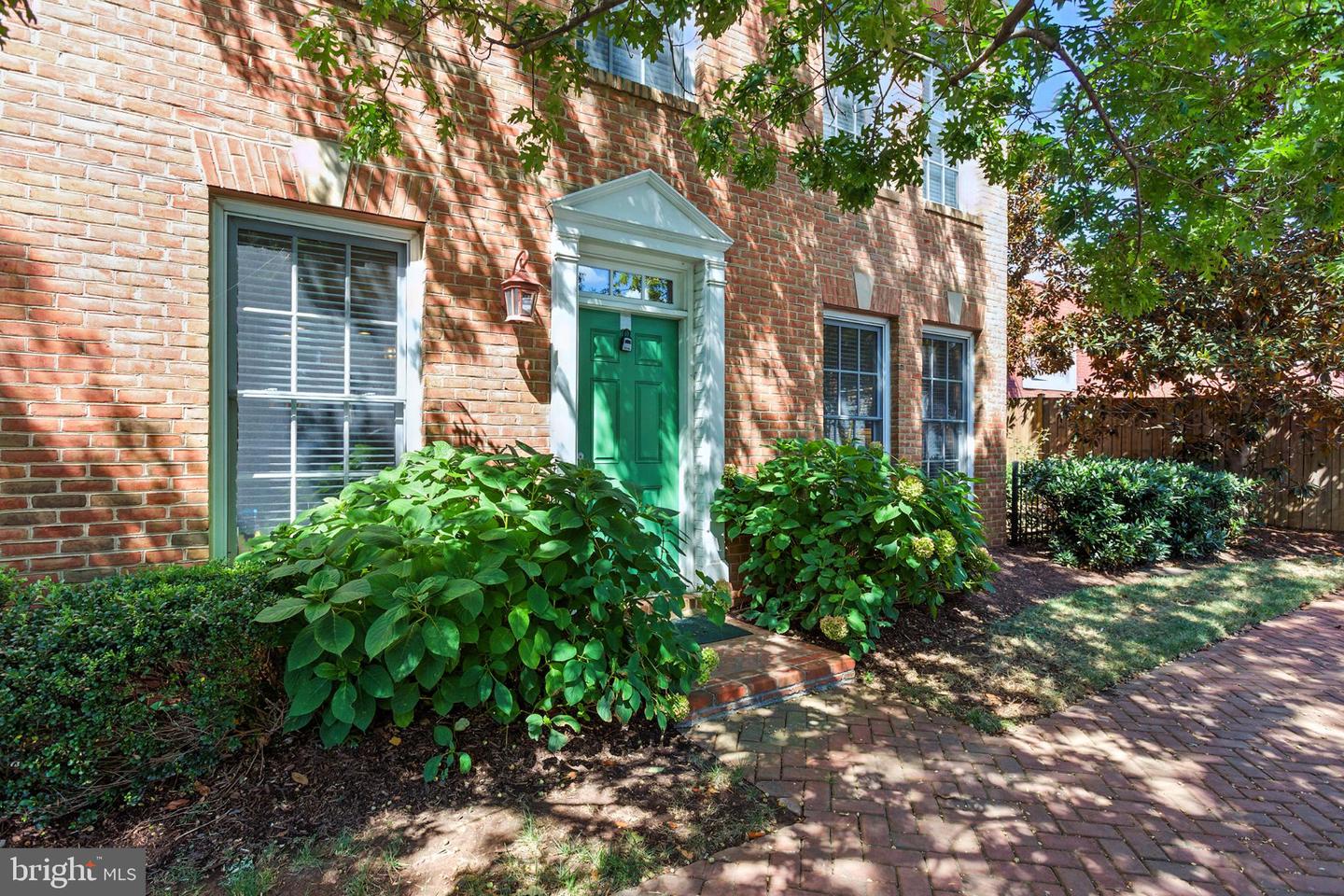 1115 CAMERON ST #104, ALEXANDRIA, Virginia 22314, 2 Bedrooms Bedrooms, 4 Rooms Rooms,2 BathroomsBathrooms,Residential,For sale,1115 CAMERON ST #104,VAAX2048678 MLS # VAAX2048678