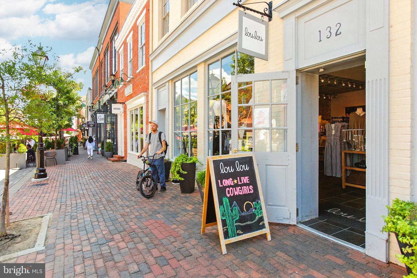 1115 CAMERON ST #104, ALEXANDRIA, Virginia 22314, 2 Bedrooms Bedrooms, 4 Rooms Rooms,2 BathroomsBathrooms,Residential,For sale,1115 CAMERON ST #104,VAAX2048678 MLS # VAAX2048678