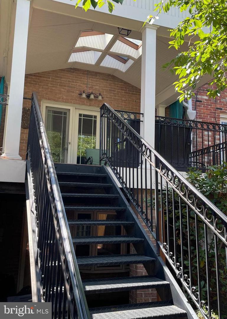 1811 T ST NW, WASHINGTON, District Of Columbia 20009, 3 Bedrooms Bedrooms, ,2 BathroomsBathrooms,Residential,For sale,1811 T ST NW,DCDC2215742 MLS # DCDC2215742