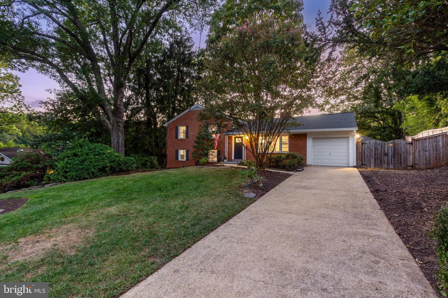 6705 KENMONT PL, SPRINGFIELD, Virginia 22152, 4 Bedrooms Bedrooms, ,3 BathroomsBathrooms,Residential,For sale,6705 KENMONT PL,VAFX2262328 MLS # VAFX2262328