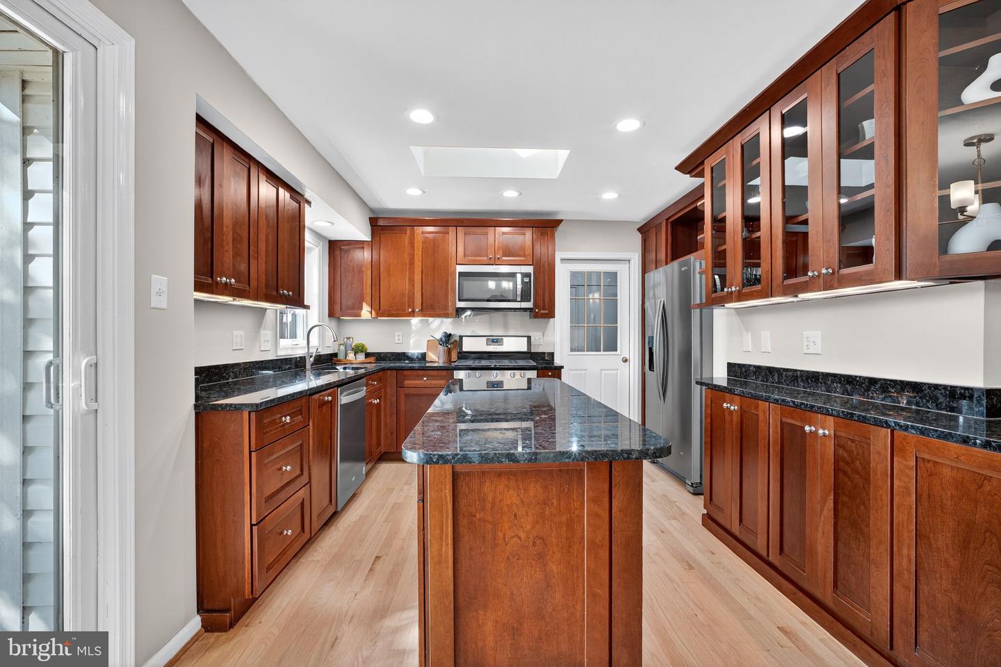 6705 KENMONT PL, SPRINGFIELD, Virginia 22152, 4 Bedrooms Bedrooms, ,3 BathroomsBathrooms,Residential,For sale,6705 KENMONT PL,VAFX2262328 MLS # VAFX2262328