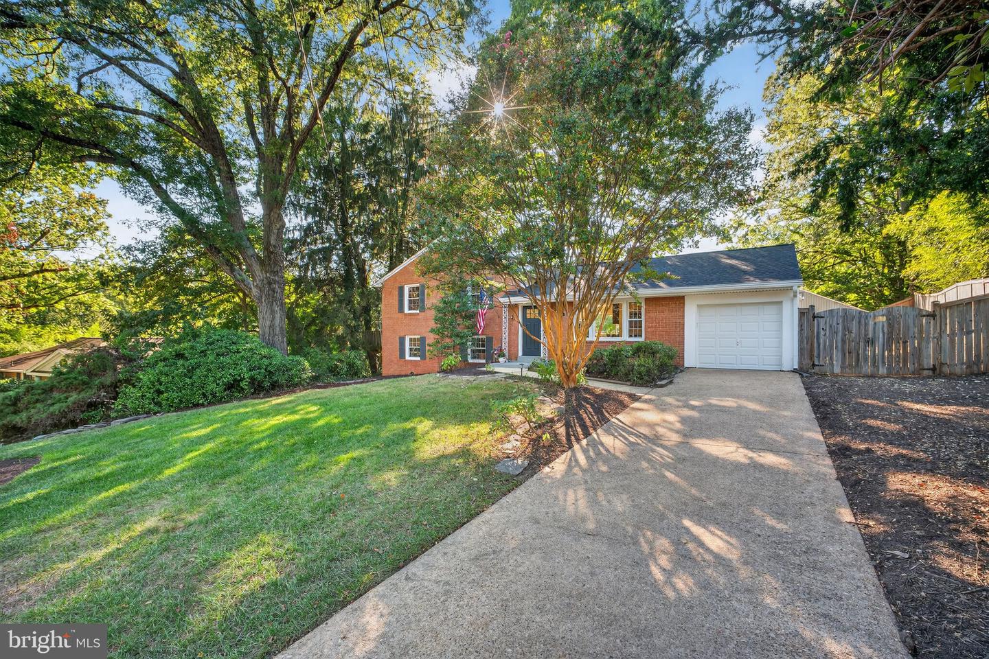 6705 KENMONT PL, SPRINGFIELD, Virginia 22152, 4 Bedrooms Bedrooms, ,3 BathroomsBathrooms,Residential,For sale,6705 KENMONT PL,VAFX2262328 MLS # VAFX2262328