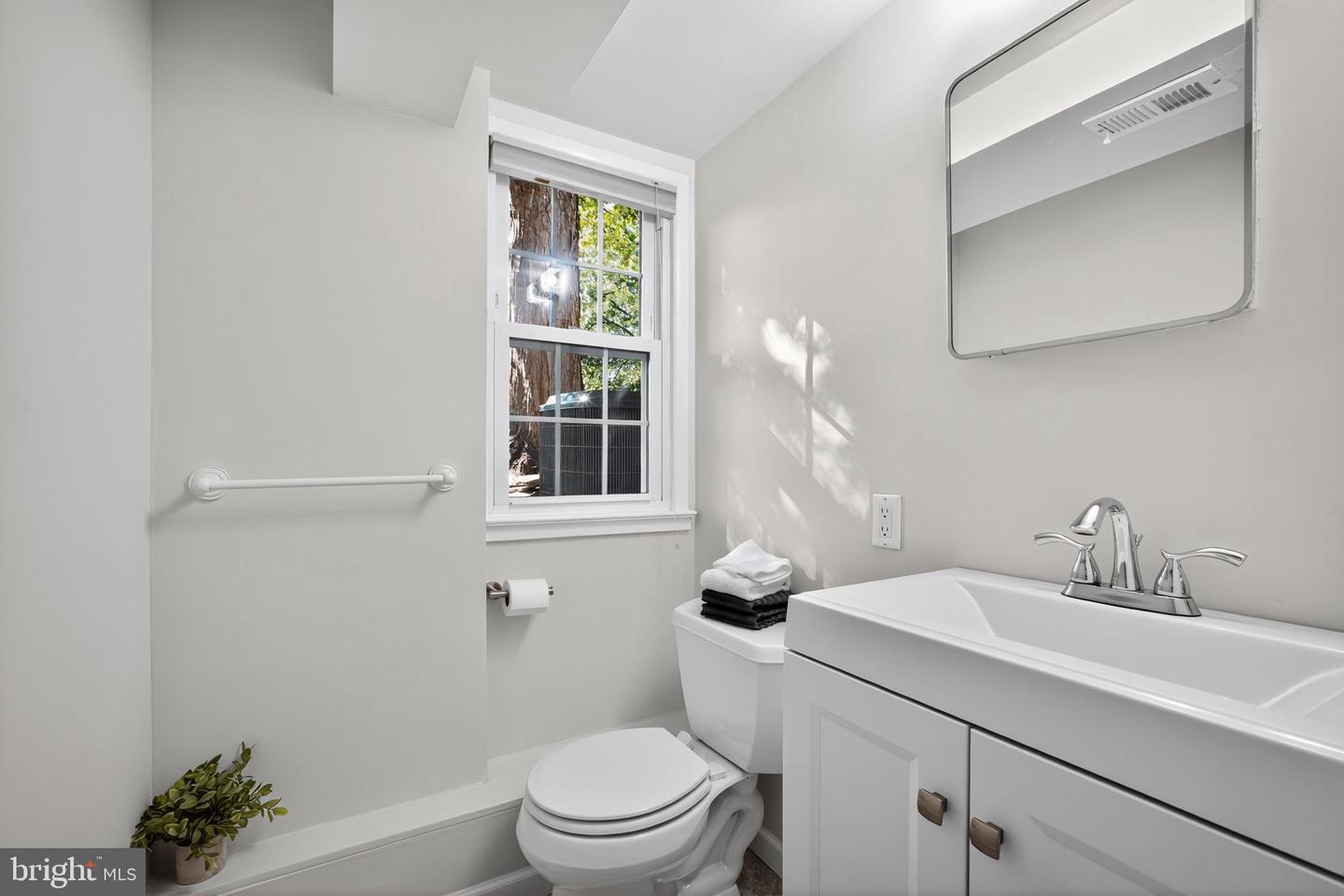 6705 KENMONT PL, SPRINGFIELD, Virginia 22152, 4 Bedrooms Bedrooms, ,3 BathroomsBathrooms,Residential,For sale,6705 KENMONT PL,VAFX2262328 MLS # VAFX2262328