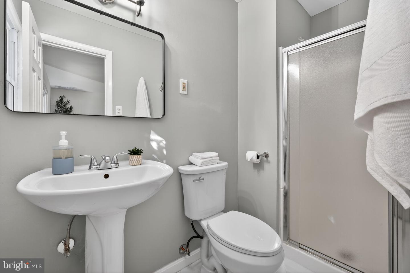 6705 KENMONT PL, SPRINGFIELD, Virginia 22152, 4 Bedrooms Bedrooms, ,3 BathroomsBathrooms,Residential,For sale,6705 KENMONT PL,VAFX2262328 MLS # VAFX2262328