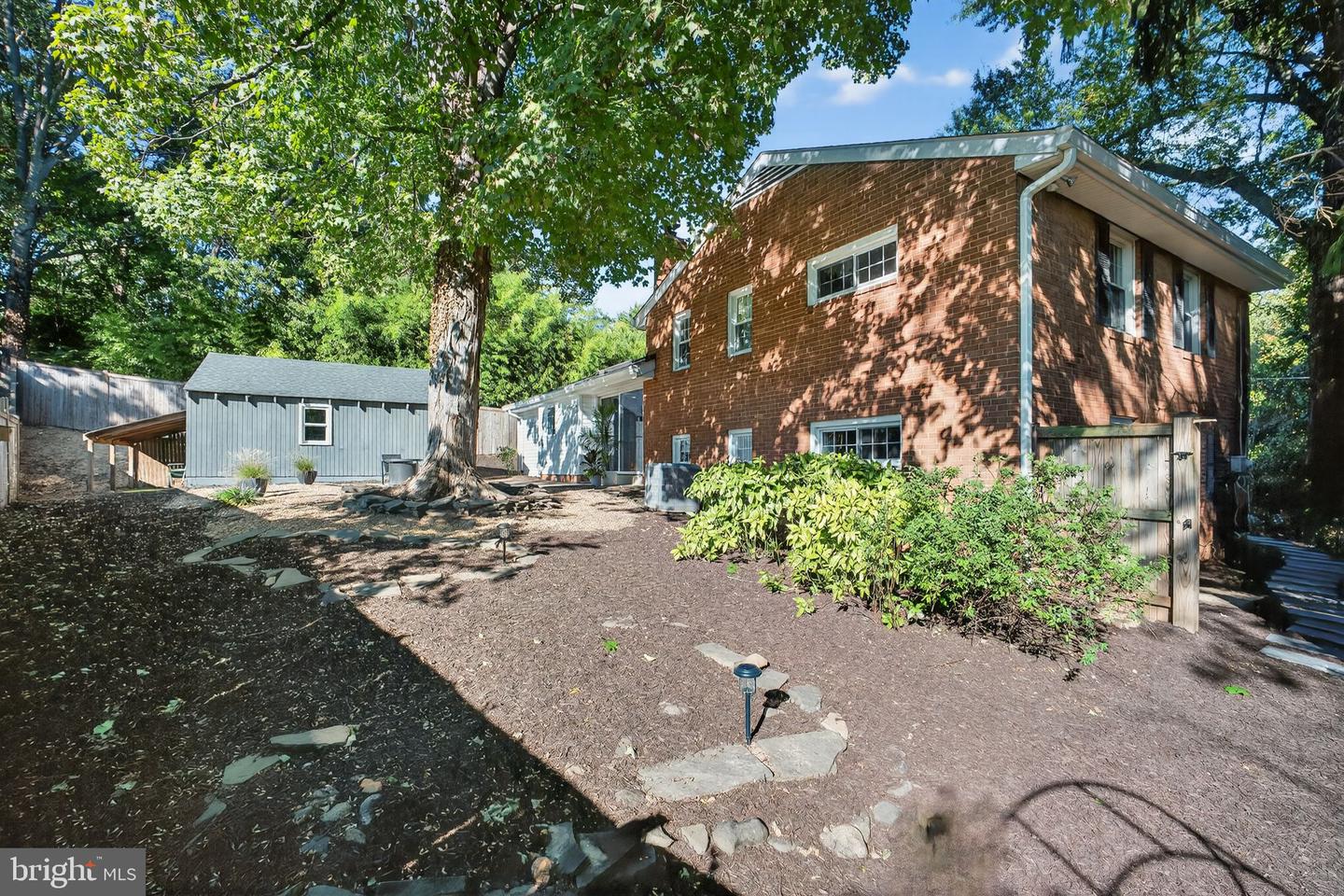 6705 KENMONT PL, SPRINGFIELD, Virginia 22152, 4 Bedrooms Bedrooms, ,3 BathroomsBathrooms,Residential,For sale,6705 KENMONT PL,VAFX2262328 MLS # VAFX2262328