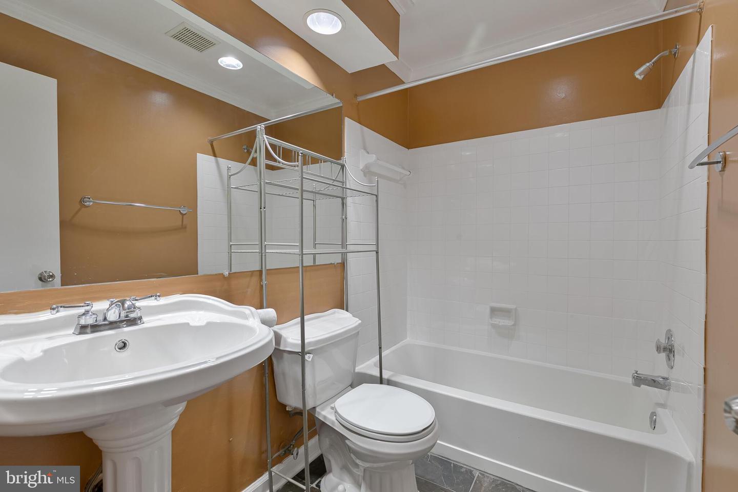 7711 LAFAYETTE FOREST DR #02, ANNANDALE, Virginia 22003, 2 Bedrooms Bedrooms, ,2 BathroomsBathrooms,Residential,For sale,7711 LAFAYETTE FOREST DR #02,VAFX2262332 MLS # VAFX2262332