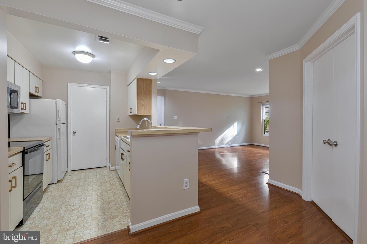 7711 LAFAYETTE FOREST DR #02, ANNANDALE, Virginia 22003, 2 Bedrooms Bedrooms, ,2 BathroomsBathrooms,Residential,For sale,7711 LAFAYETTE FOREST DR #02,VAFX2262332 MLS # VAFX2262332