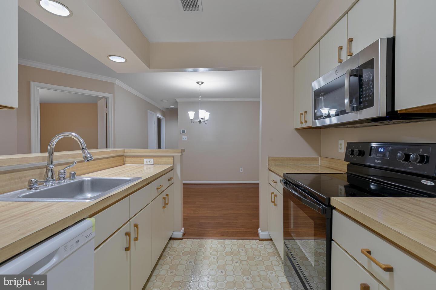 7711 LAFAYETTE FOREST DR #02, ANNANDALE, Virginia 22003, 2 Bedrooms Bedrooms, ,2 BathroomsBathrooms,Residential,For sale,7711 LAFAYETTE FOREST DR #02,VAFX2262332 MLS # VAFX2262332