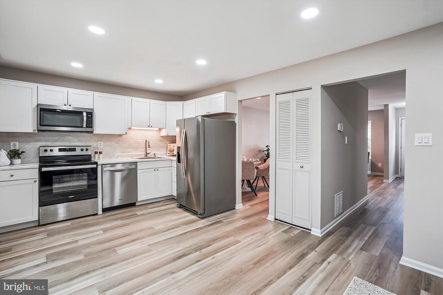 13713 AUTUMN VALE CT #30B, CHANTILLY, Virginia 20151, 3 Bedrooms Bedrooms, ,2 BathroomsBathrooms,Residential,For sale,13713 AUTUMN VALE CT #30B,VAFX2262838 MLS # VAFX2262838