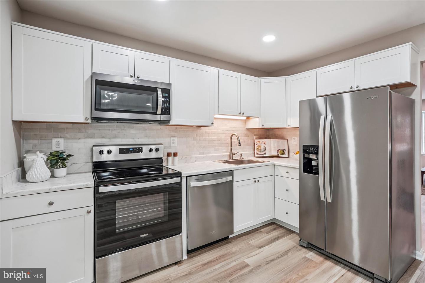 13713 AUTUMN VALE CT #30B, CHANTILLY, Virginia 20151, 3 Bedrooms Bedrooms, ,2 BathroomsBathrooms,Residential,For sale,13713 AUTUMN VALE CT #30B,VAFX2262838 MLS # VAFX2262838