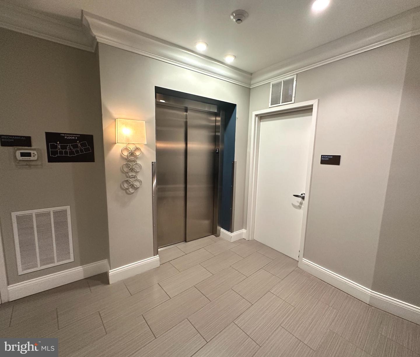 9450 SILVER KING CT #308, FAIRFAX, Virginia 22031, 1 Bedroom Bedrooms, 2 Rooms Rooms,1 BathroomBathrooms,Residential,For sale,9450 SILVER KING CT #308,VAFC2006858 MLS # VAFC2006858