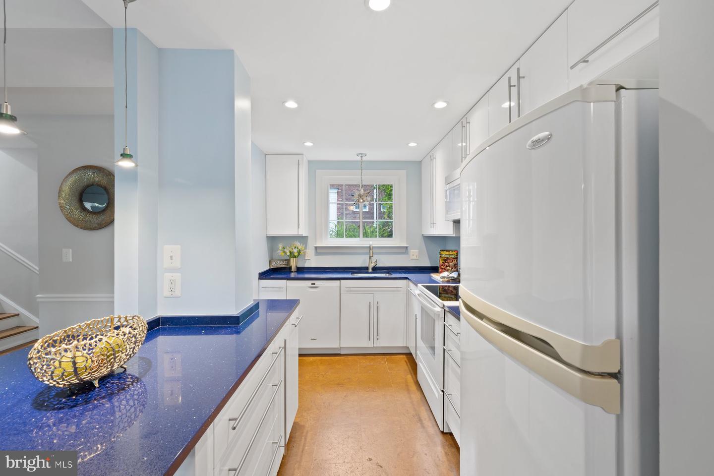 3332 MARTHA CUSTIS DR, ALEXANDRIA, Virginia 22302, 1 Bedroom Bedrooms, 5 Rooms Rooms,1 BathroomBathrooms,Residential,For sale,3332 MARTHA CUSTIS DR,VAAX2048996 MLS # VAAX2048996