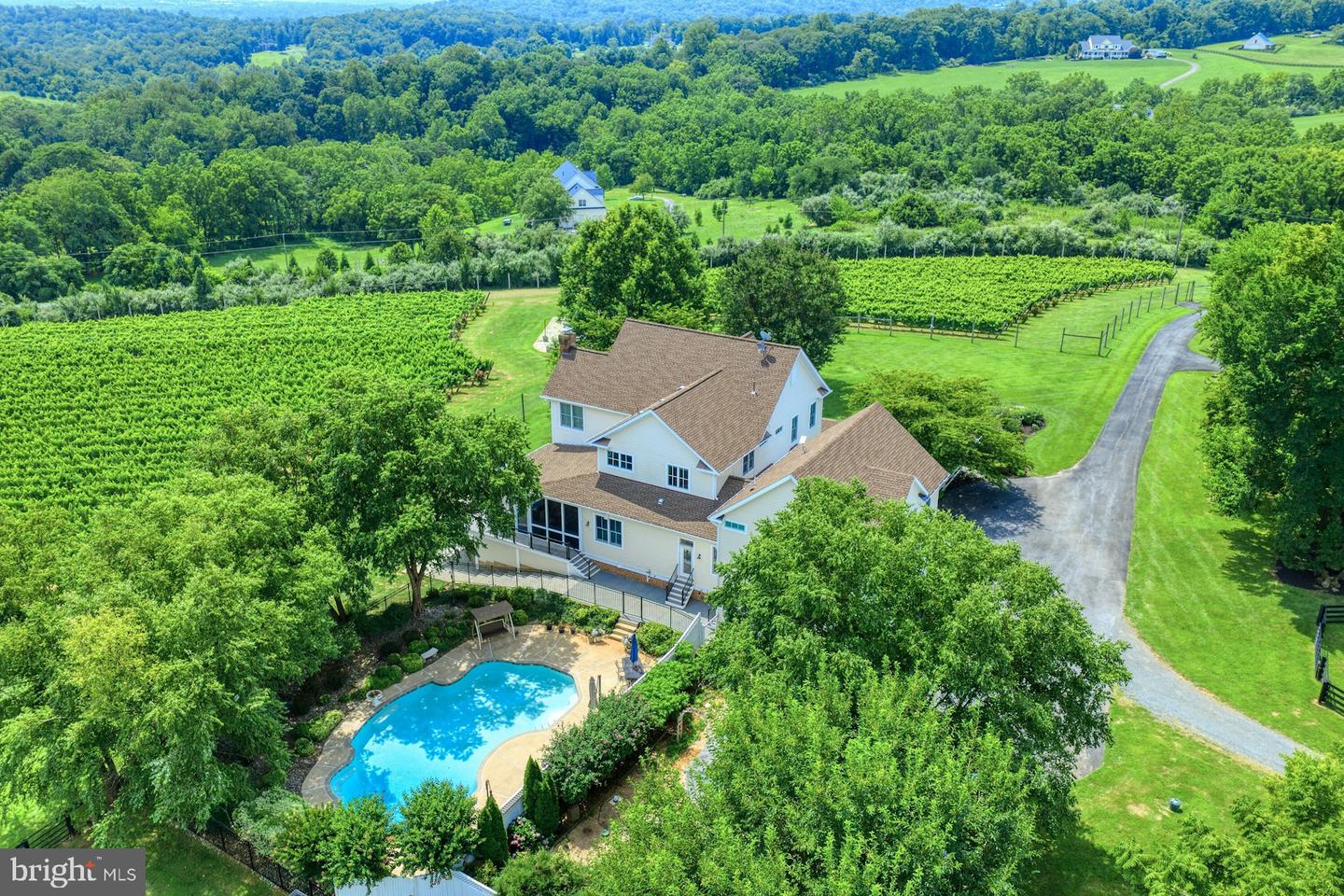 40954 CANTER LN, PAEONIAN SPRINGS, Virginia 20129, 4 Bedrooms Bedrooms, ,6 BathroomsBathrooms,Residential,For sale,40954 CANTER LN,VALO2105746 MLS # VALO2105746