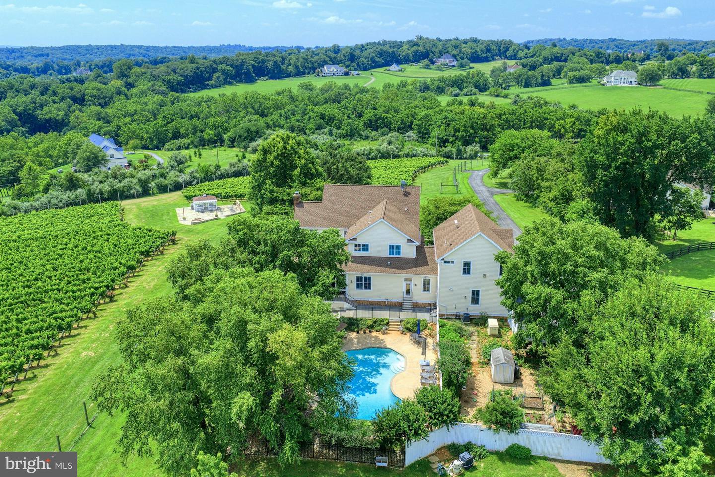 40954 CANTER LN, PAEONIAN SPRINGS, Virginia 20129, 4 Bedrooms Bedrooms, ,6 BathroomsBathrooms,Residential,For sale,40954 CANTER LN,VALO2105746 MLS # VALO2105746