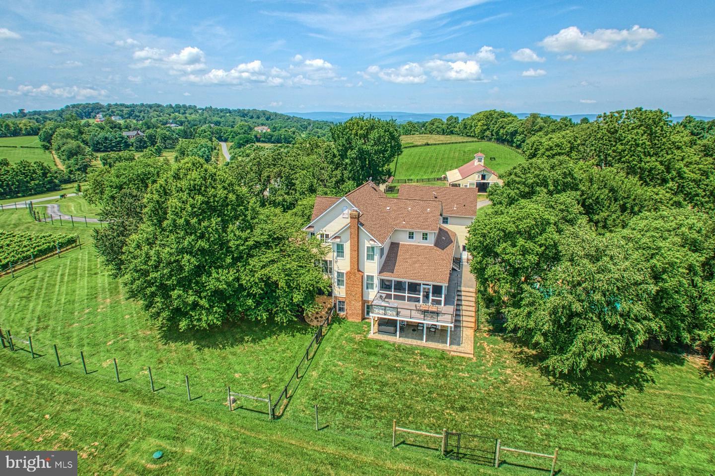 40954 CANTER LN, PAEONIAN SPRINGS, Virginia 20129, 4 Bedrooms Bedrooms, ,6 BathroomsBathrooms,Residential,For sale,40954 CANTER LN,VALO2105746 MLS # VALO2105746