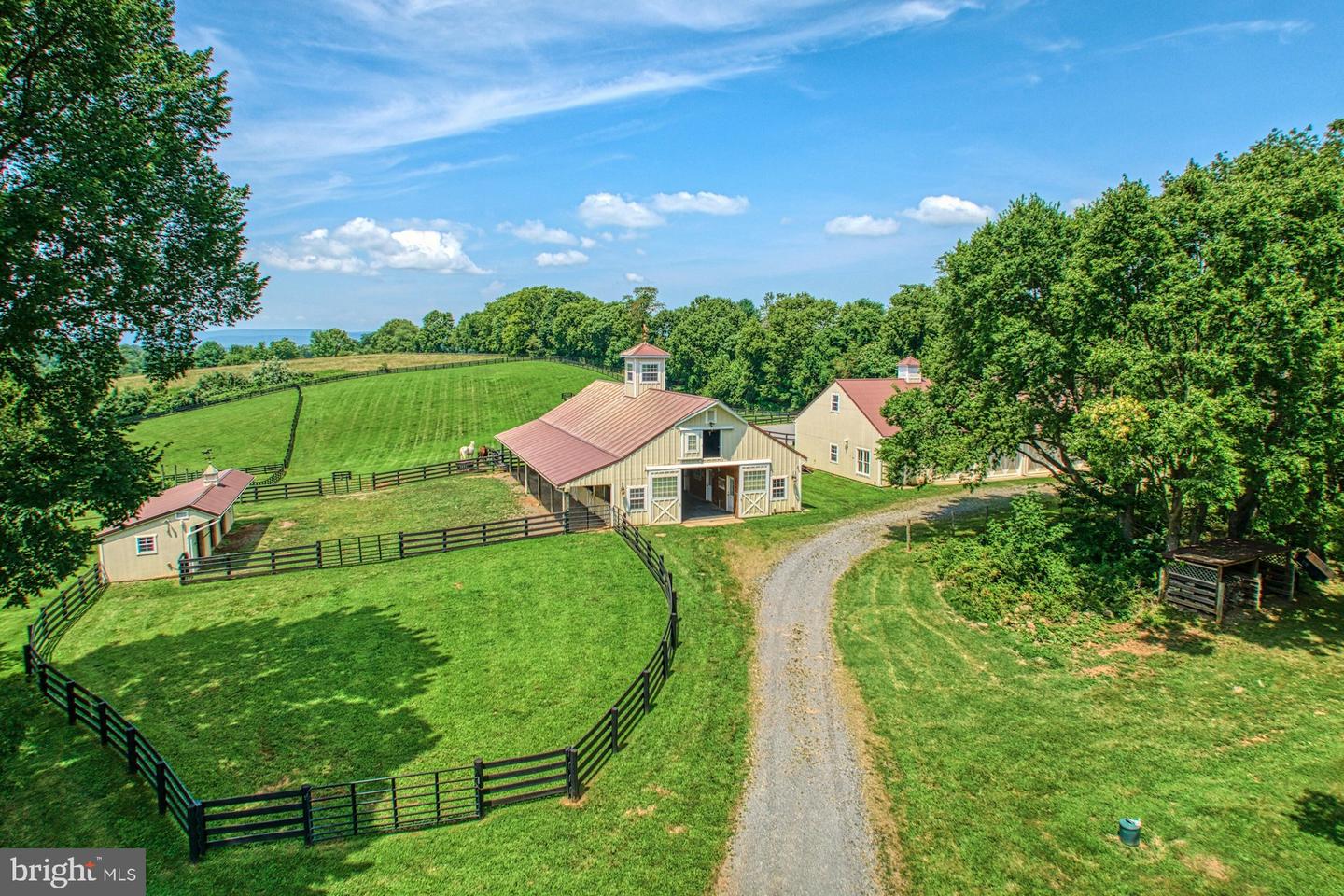 40954 CANTER LN, PAEONIAN SPRINGS, Virginia 20129, 4 Bedrooms Bedrooms, ,6 BathroomsBathrooms,Residential,For sale,40954 CANTER LN,VALO2105746 MLS # VALO2105746