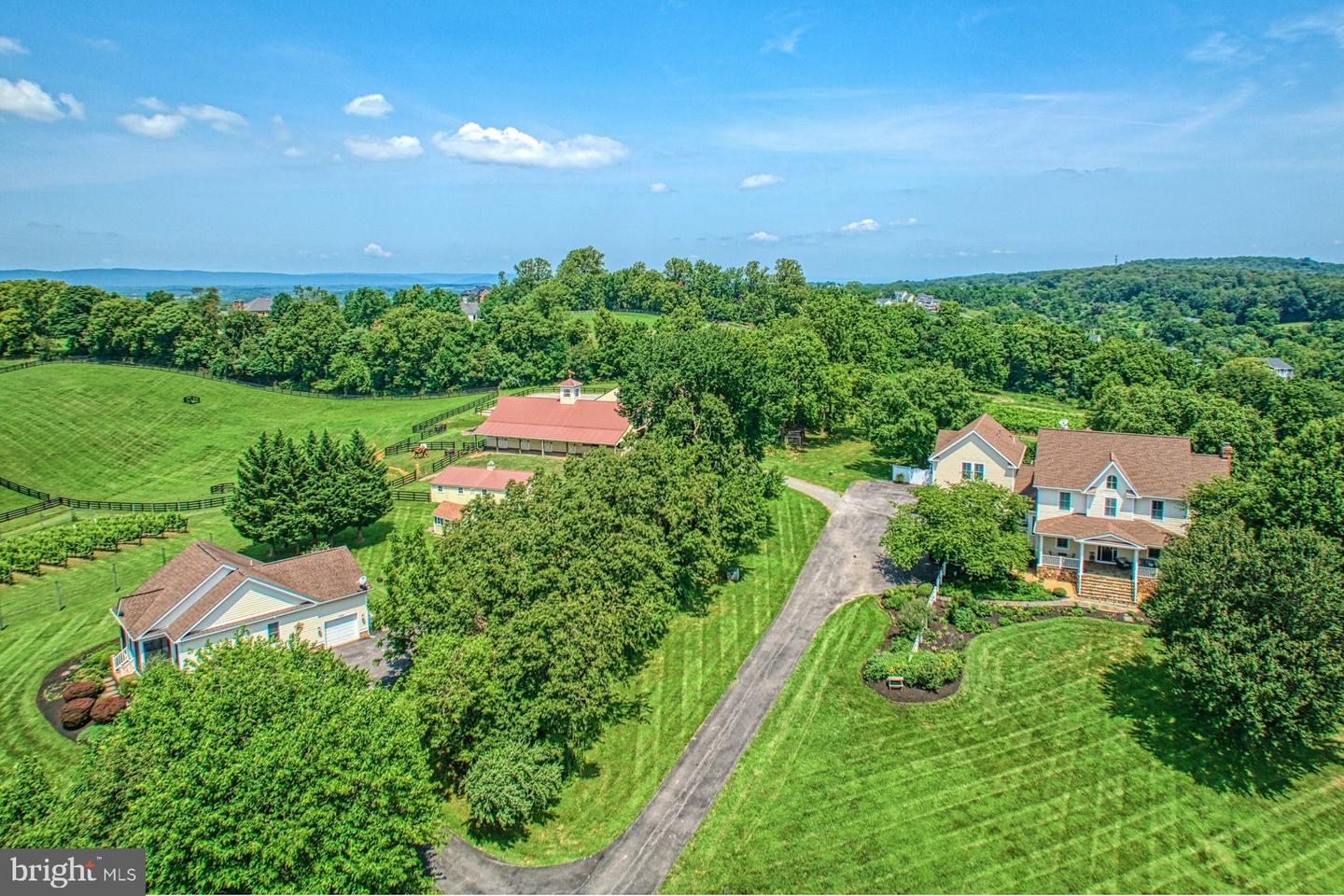 40954 CANTER LN, PAEONIAN SPRINGS, Virginia 20129, 4 Bedrooms Bedrooms, ,6 BathroomsBathrooms,Residential,For sale,40954 CANTER LN,VALO2105746 MLS # VALO2105746