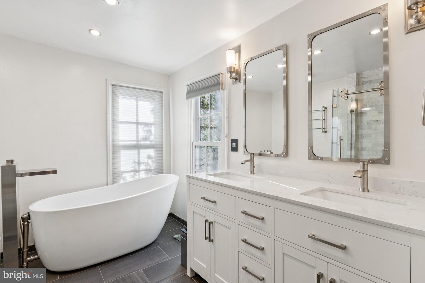 1617 8TH ST NW, WASHINGTON, District Of Columbia 20001, 3 Bedrooms Bedrooms, ,1 BathroomBathrooms,Residential,For sale,1617 8TH ST NW,DCDC2217874 MLS # DCDC2217874