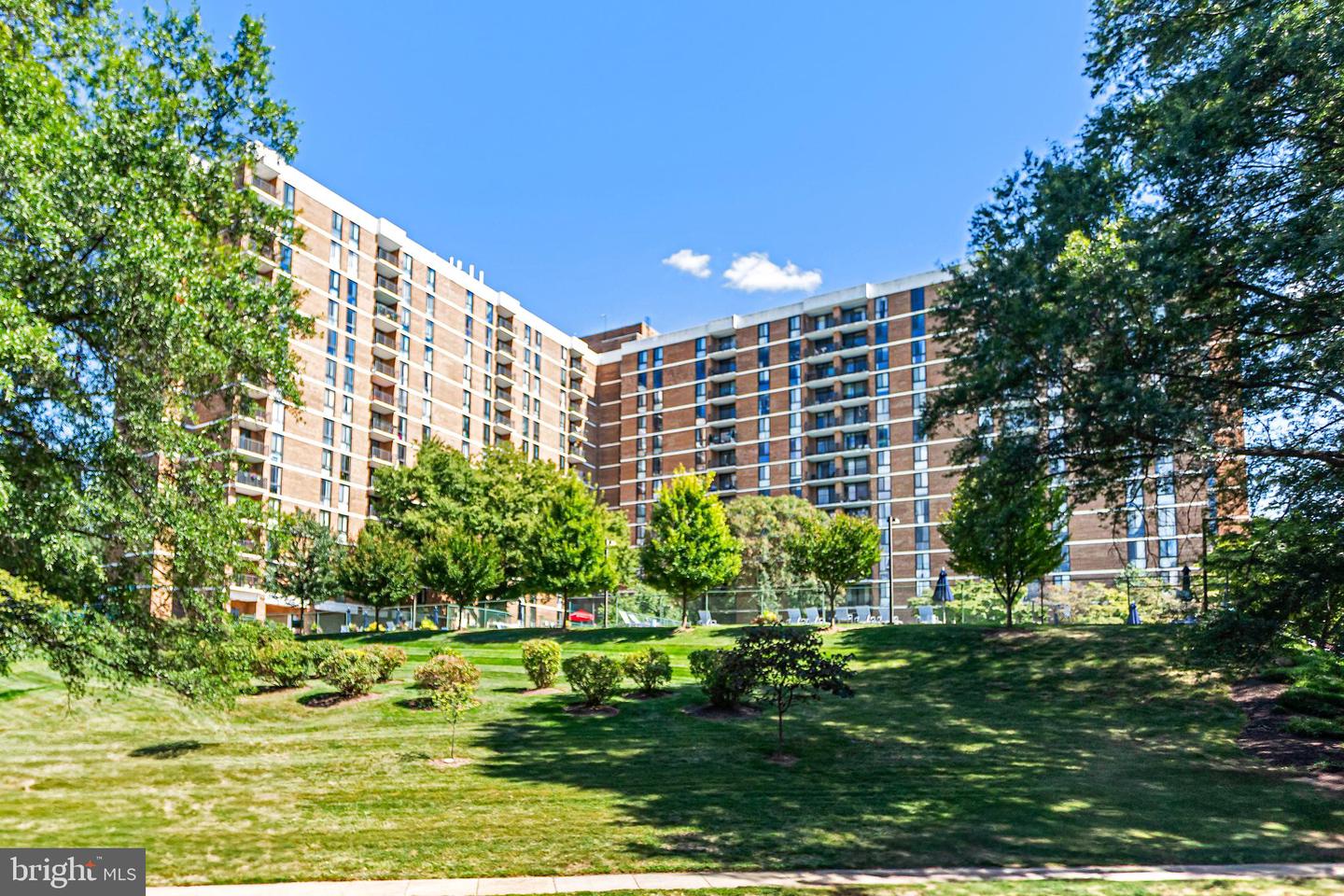 2311 PIMMIT DR #603, FALLS CHURCH, Virginia 22043, 1 Bedroom Bedrooms, ,1 BathroomBathrooms,Residential,For sale,2311 PIMMIT DR #603,VAFX2264696 MLS # VAFX2264696