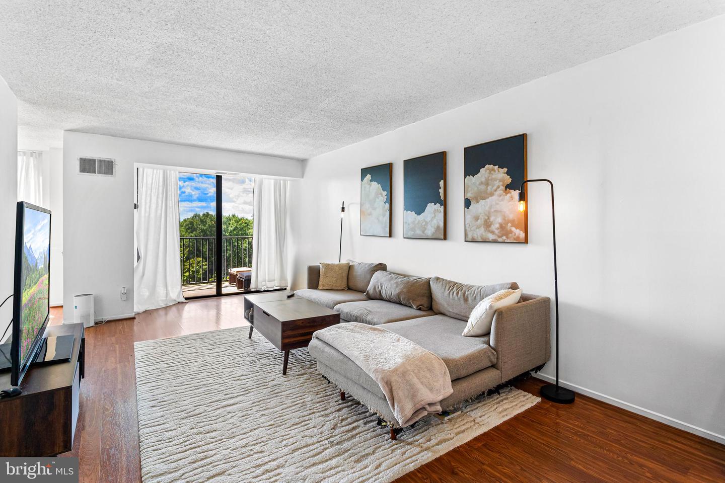 2311 PIMMIT DR #603, FALLS CHURCH, Virginia 22043, 1 Bedroom Bedrooms, ,1 BathroomBathrooms,Residential,For sale,2311 PIMMIT DR #603,VAFX2264696 MLS # VAFX2264696