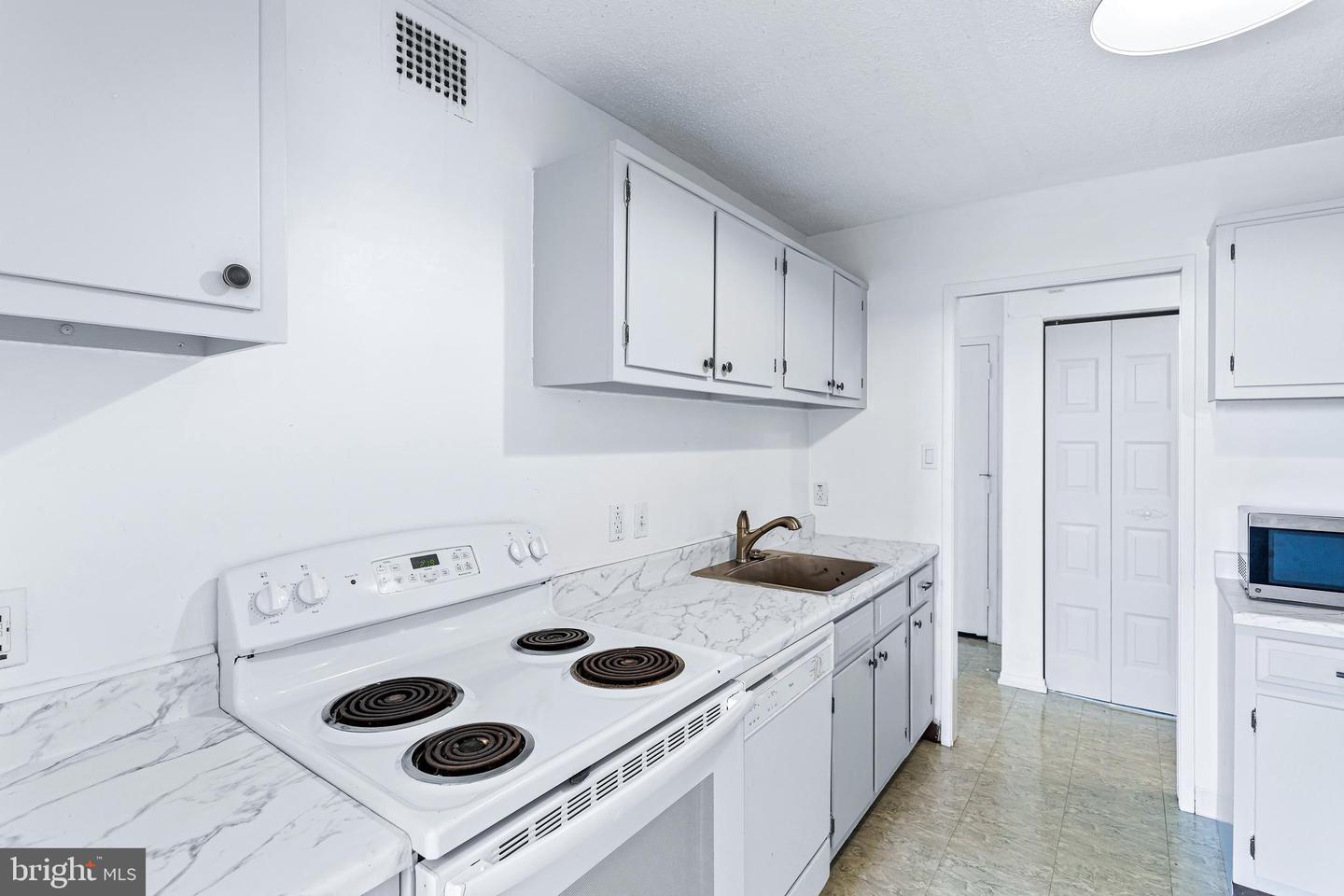 2311 PIMMIT DR #603, FALLS CHURCH, Virginia 22043, 1 Bedroom Bedrooms, ,1 BathroomBathrooms,Residential,For sale,2311 PIMMIT DR #603,VAFX2264696 MLS # VAFX2264696