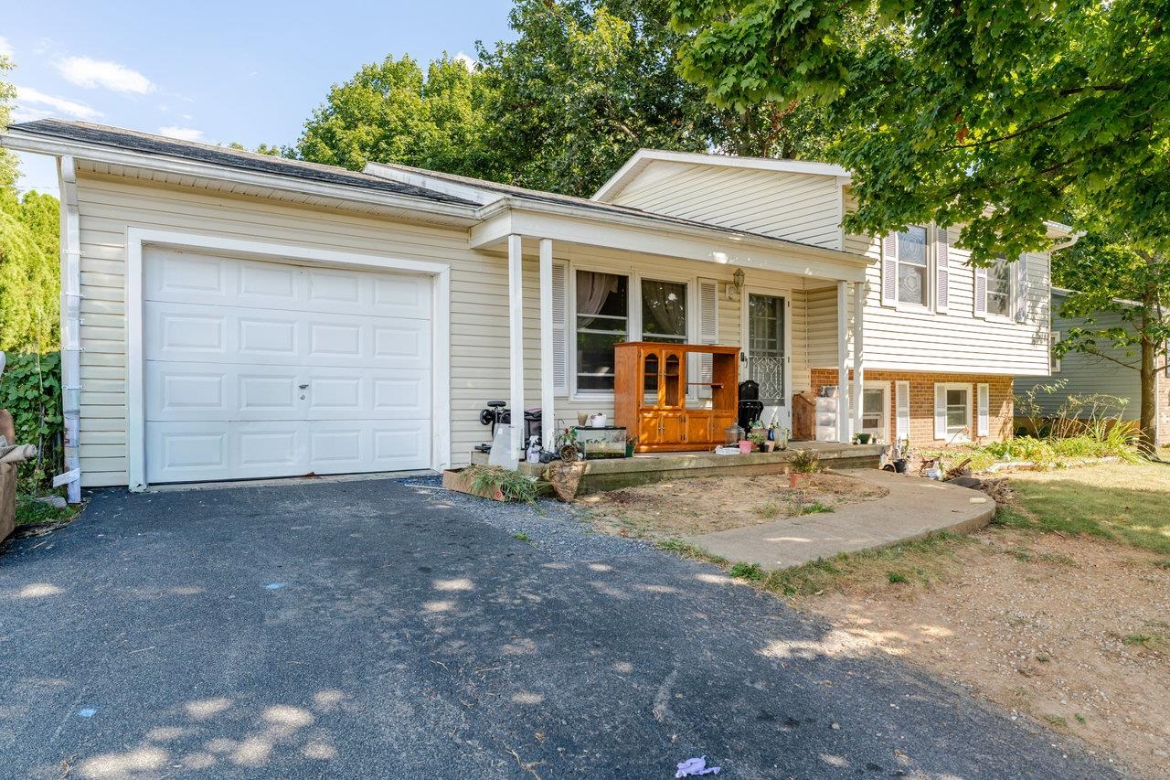 479 EAST AVE, BROADWAY, Virginia 22815, 3 Bedrooms Bedrooms, ,1 BathroomBathrooms,Residential,479 EAST AVE,668714 MLS # 668714