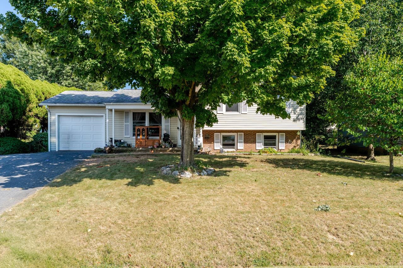 479 EAST AVE, BROADWAY, Virginia 22815, 3 Bedrooms Bedrooms, ,1 BathroomBathrooms,Residential,479 EAST AVE,668714 MLS # 668714