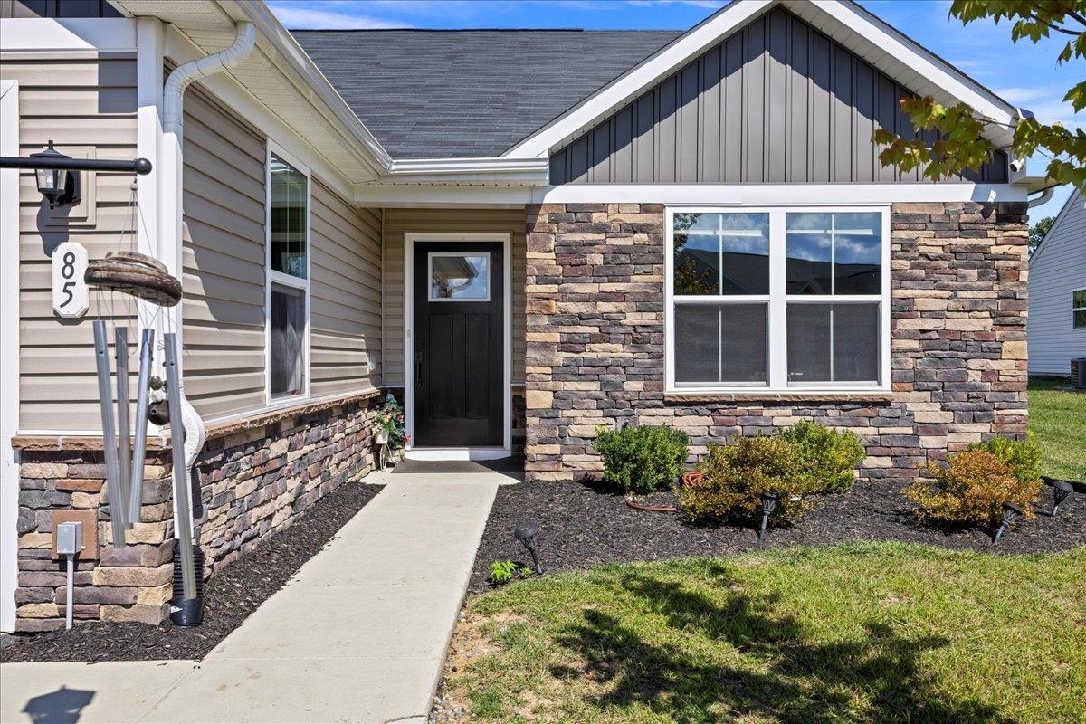 85 SOUTH PEAK DR, MCGAHEYSVILLE, Virginia 22840, 3 Bedrooms Bedrooms, ,2 BathroomsBathrooms,Residential,85 SOUTH PEAK DR,668717 MLS # 668717