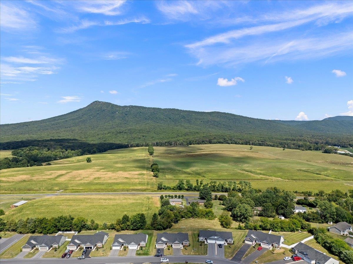 85 SOUTH PEAK DR, MCGAHEYSVILLE, Virginia 22840, 3 Bedrooms Bedrooms, ,2 BathroomsBathrooms,Residential,85 SOUTH PEAK DR,668717 MLS # 668717