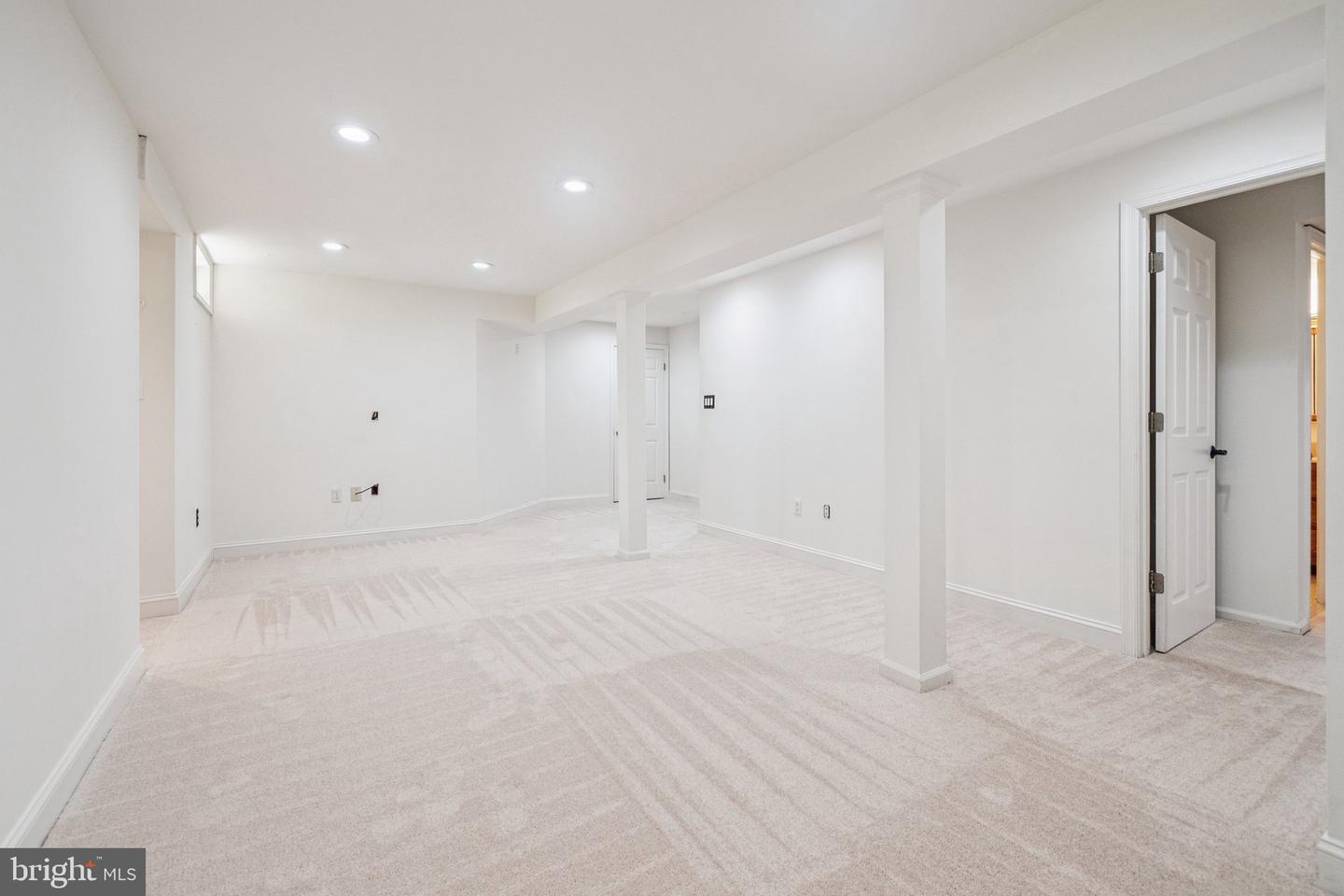 3220 KINROSS CIR, HERNDON, Virginia 20171, 3 Bedrooms Bedrooms, 13 Rooms Rooms,2 BathroomsBathrooms,Residential,For sale,3220 KINROSS CIR,VAFX2264862 MLS # VAFX2264862