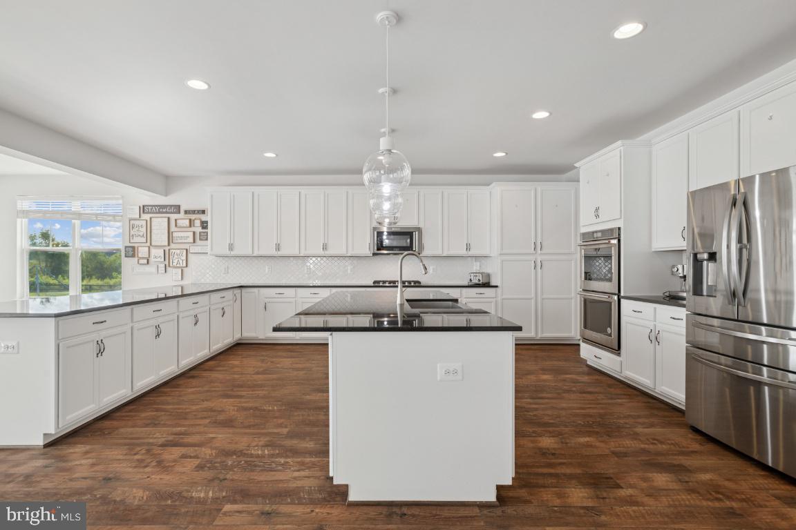 14132 AMYS MEADOW CT, LEESBURG, Virginia 20176, 7 Bedrooms Bedrooms, ,6 BathroomsBathrooms,Residential,For sale,14132 AMYS MEADOW CT,VALO2106156 MLS # VALO2106156
