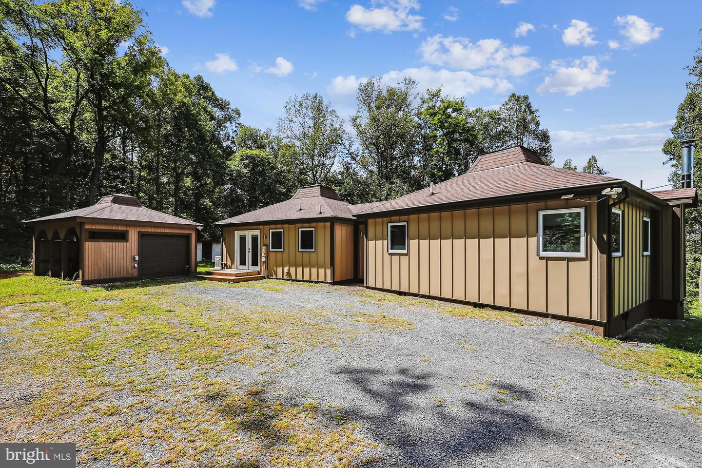 21826 BLUE RIDGE MTN RD, PARIS, Virginia 20130, 3 Bedrooms Bedrooms, ,2 BathroomsBathrooms,Residential,For sale,21826 BLUE RIDGE MTN RD,VACL2006026 MLS # VACL2006026